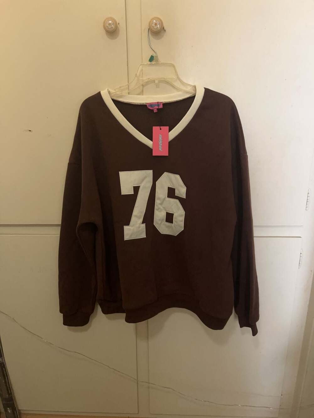 Edikted 76 Graphic V-Neck Sweatshirt Brown Size M